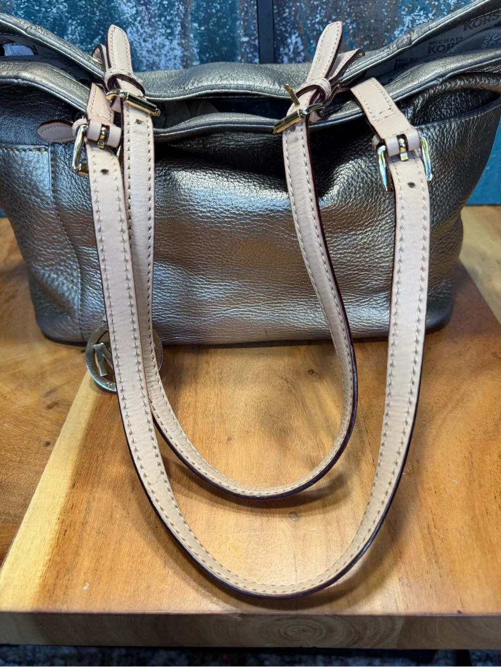 MICHAEL Michael Kors Quiet Luxury Metallic Pewter Leather Pocket Tote GUC